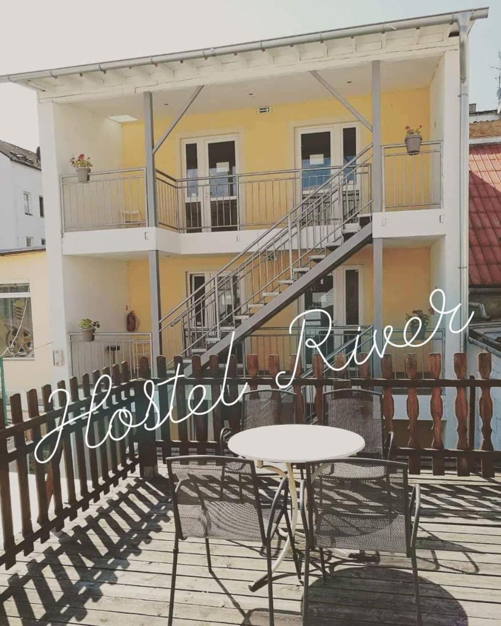 بلزن Hostel River المظهر الخارجي الصورة